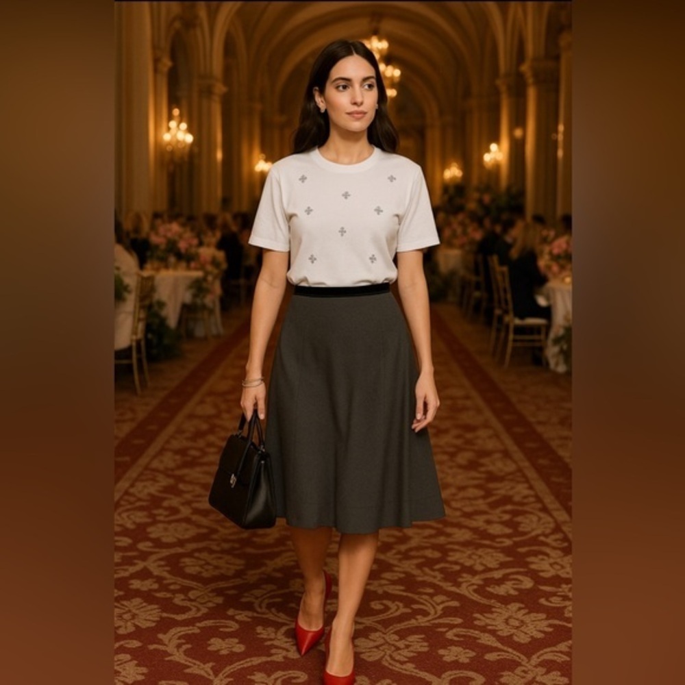Reitmans skirt, heathered black/grey trumpet hem, black velvet  waist ticking 🖤